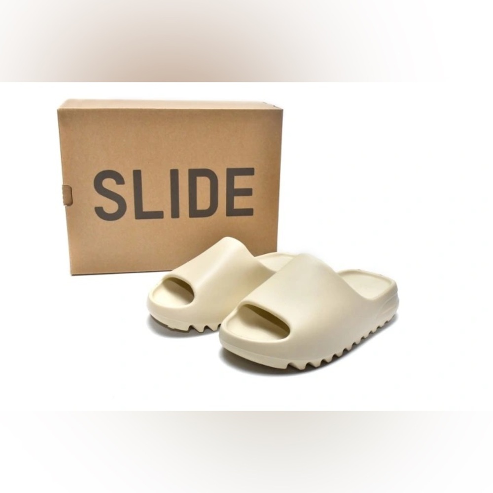 Yeezy Slides “Bone”